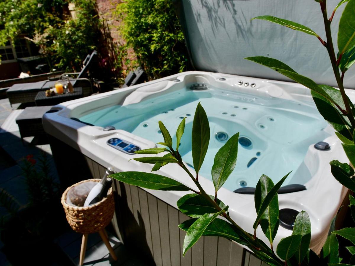Luxury 9 Bed Manor House Hot Tub Cinema Room Skytv Saffron Walden Exterior foto