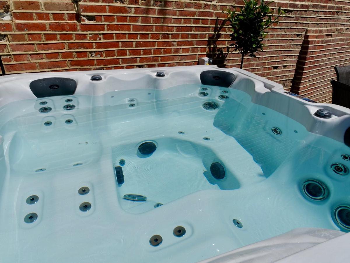 Luxury 9 Bed Manor House Hot Tub Cinema Room Skytv Saffron Walden Exterior foto